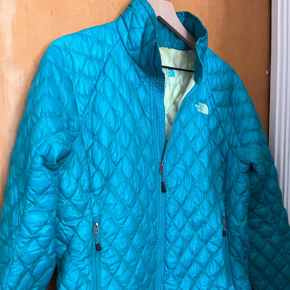 The North Face Vintage Thermoball. Turquoise Quilted Jacket Women’s Size Medium
